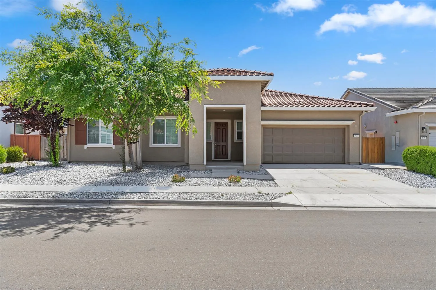 3 bed, 2272 sqft, $3,050 — Photo 1