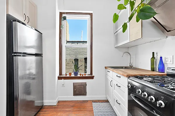 Sold by Compass | media 4