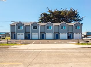 318 11th St SE, Bandon, OR 97411