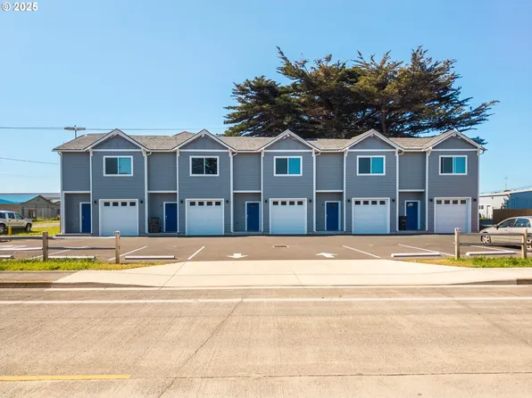 318 11th St SE, Bandon, OR 97411