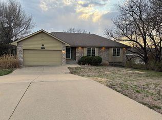 2307 SE Capricorn Ave, Topeka, KS 66605