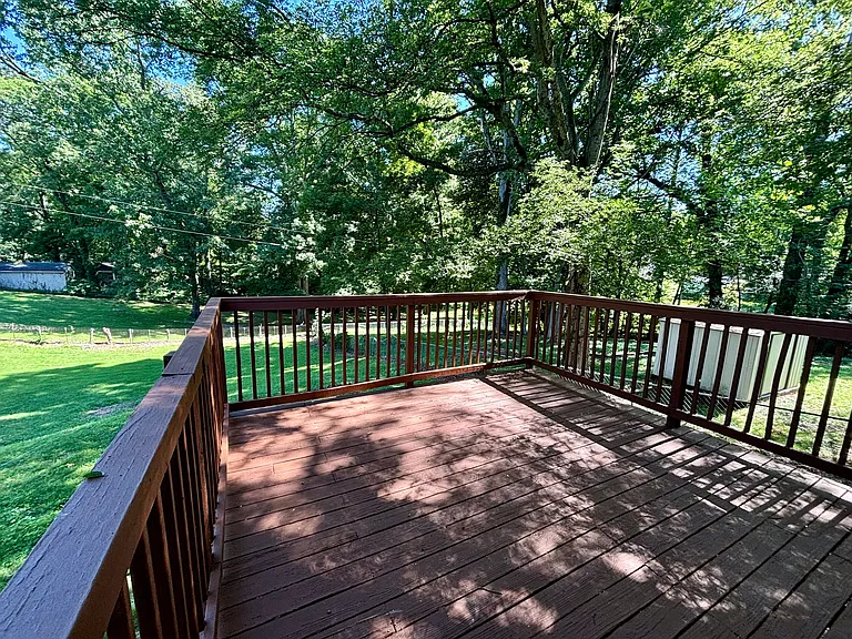 230 Hampton Ave — Photo 15