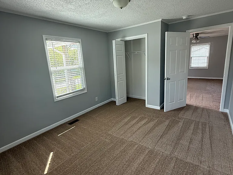 606 E Maple Ave — Photo 4