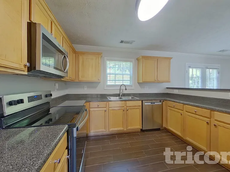 315 Avonlea Dr — Photo 6