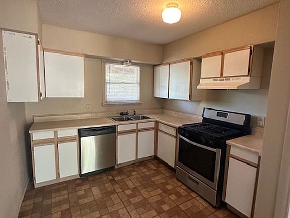 4th image of 1351 Westview Dr