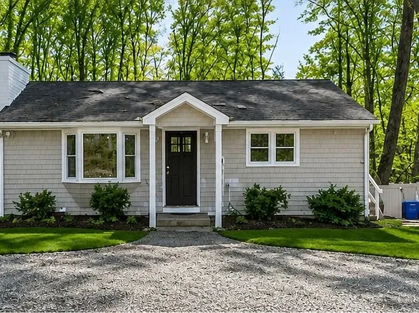 42 Ledgewood Rd, Kingston, RI 02881