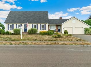 27 Sherwood Dr, Agawam, MA 01001