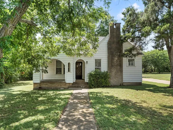 1110 S Harrison St, West, TX 76691