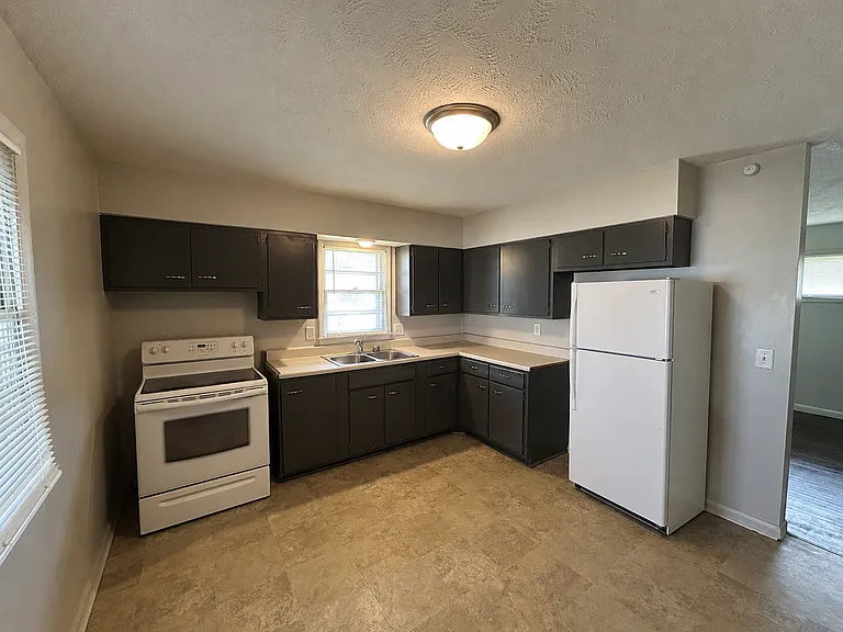 4515 Laurel Ave — Photo 3
