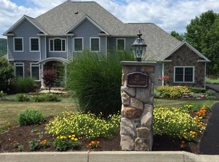 18 E Country Gate Pl, Vestal, NY 13850