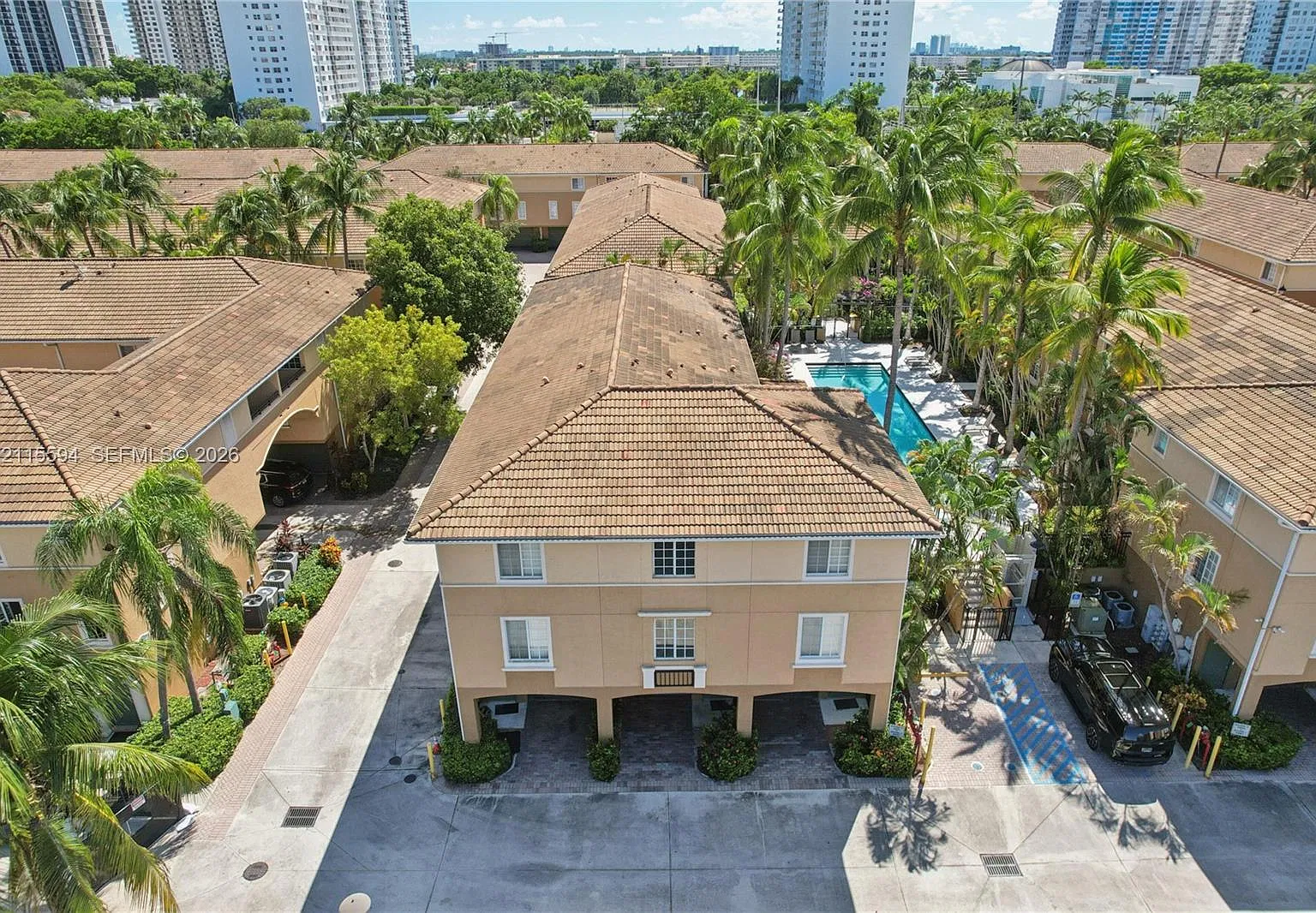 Aventi At Aventura Condo — Photo 2