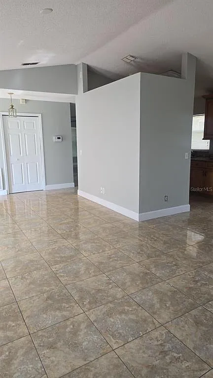 3 bed, 2.0 bath, 1889 sqft, $1,900 — Photo 4