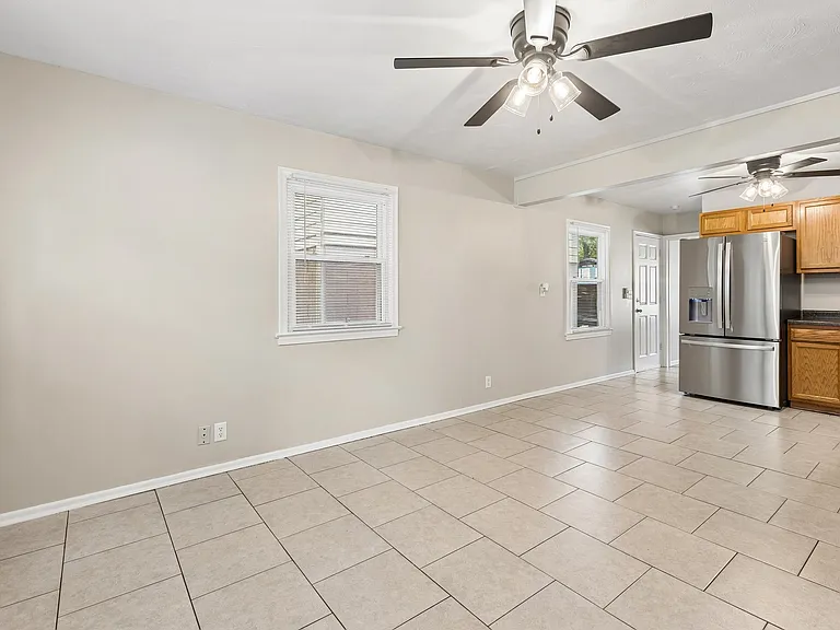 3915 Crown Point Ave — Photo 13