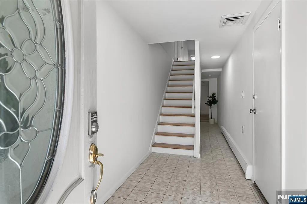 3 bed, 2.5 bath, $3,700 — Photo 2