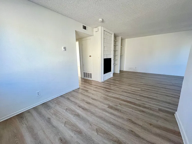 7921 Moonshadow Cir — Photo 8