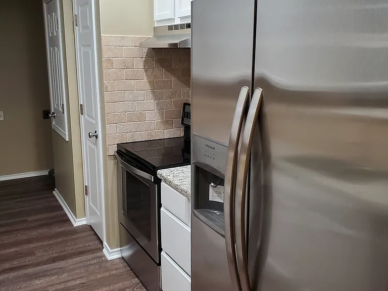 1208 Carolina St — Photo 3