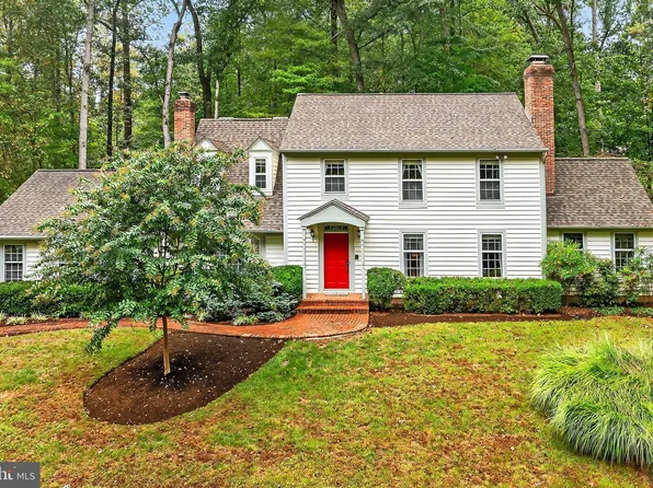11533 Clara Barton Dr, Fairfax Station, VA 22039