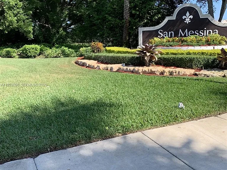 2070 Madeira Dr — Photo 3