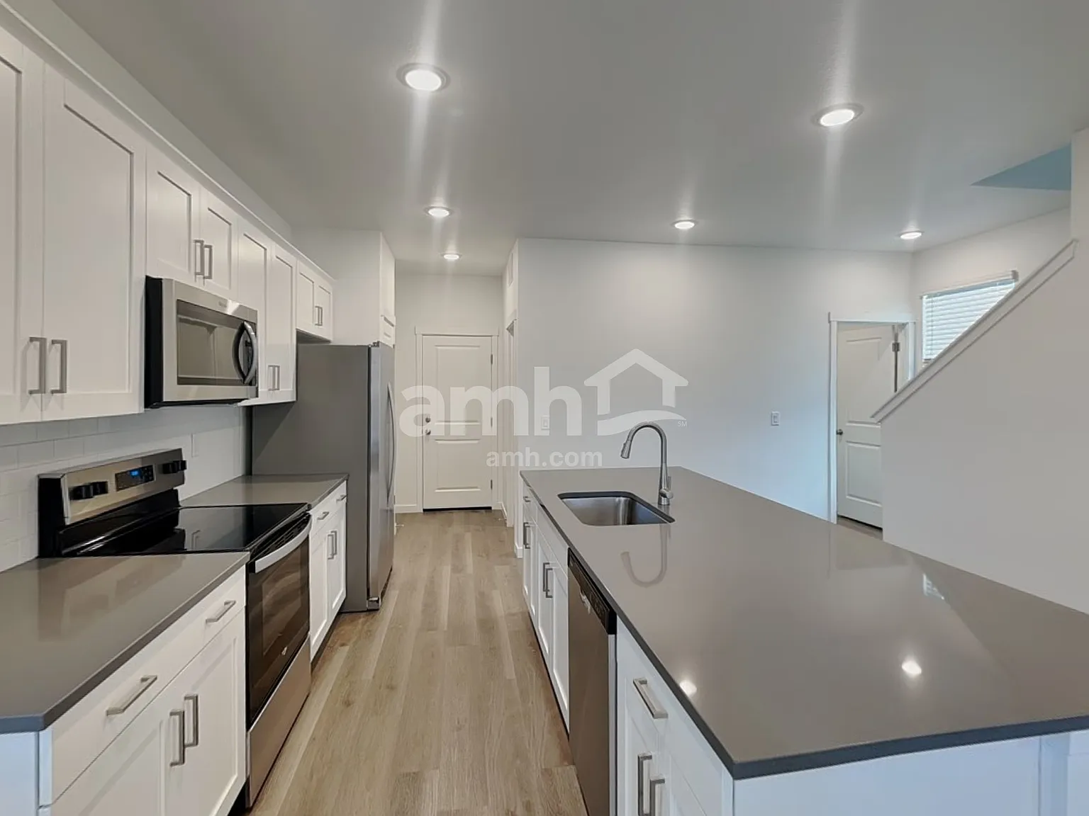 5 bed, 3.5 bath, 2837 sqft, $3,530 — Photo 3