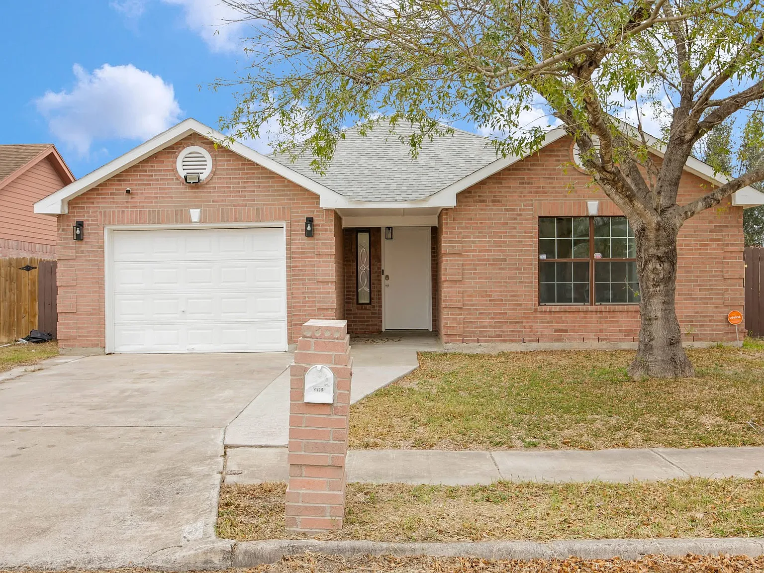 3 bed, 1607 sqft, $1,700 — Photo 1