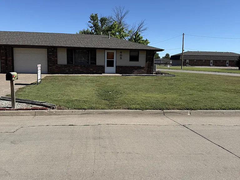 405 W Jewell St — Photo 8