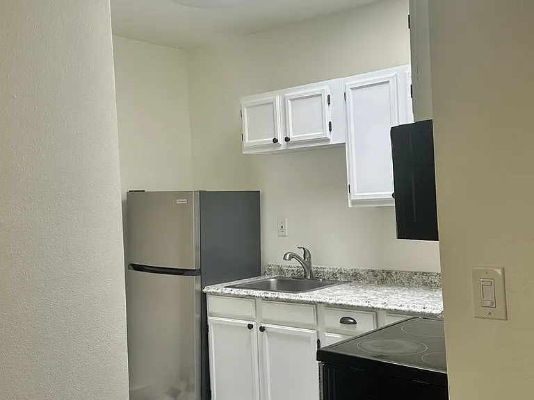 2017 N McClellan St #102 — Photo 6