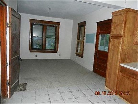 4th image of 824 Fuller Ave