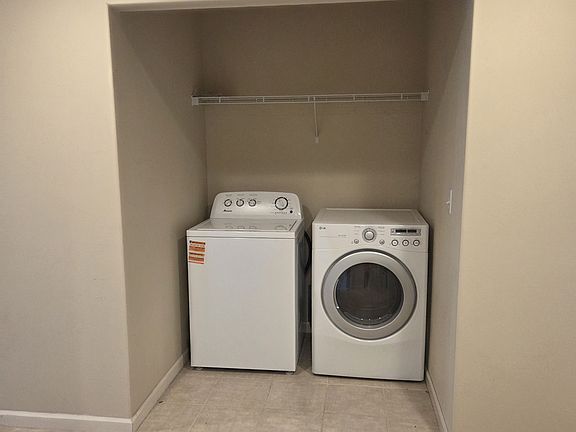 5th image of 2404 N Ridgeview Ln #1