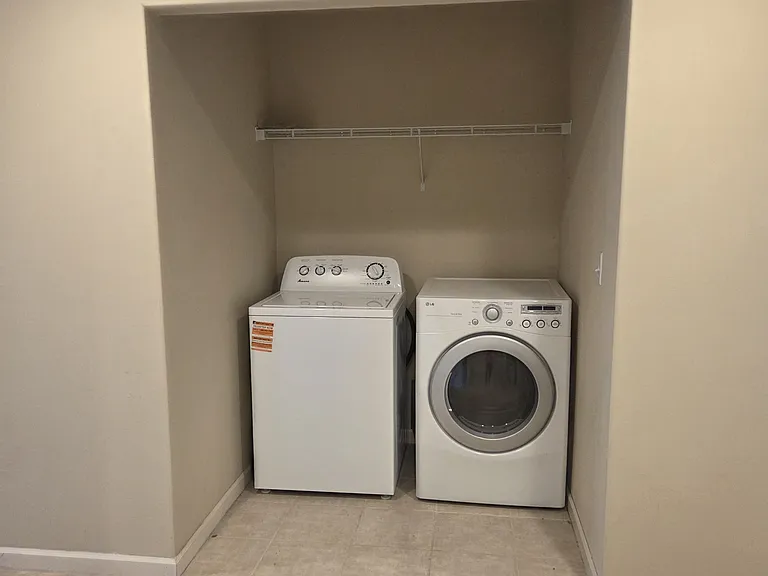 2404 N Ridgeview Ln #1 — Photo 5