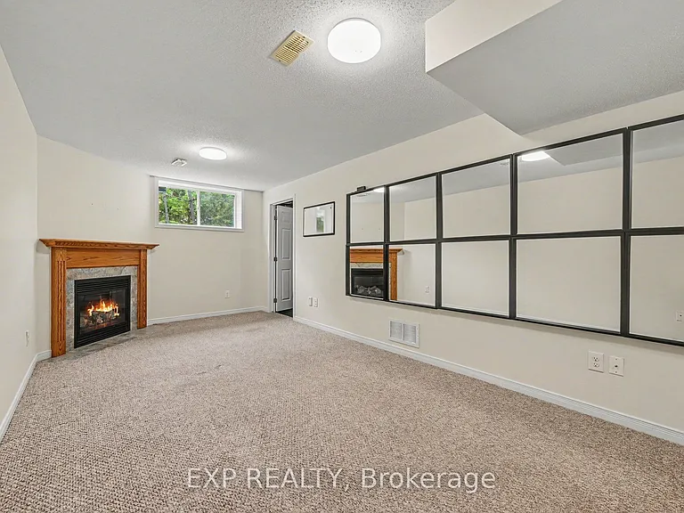 218 Rolling Meadow Cres — Photo 24