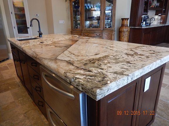 8' Island w/ Ref/Freezer 