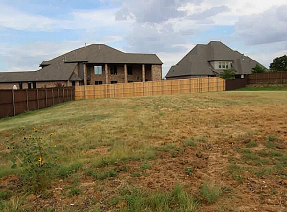 4th image of 720 Cross Timbers Dr
