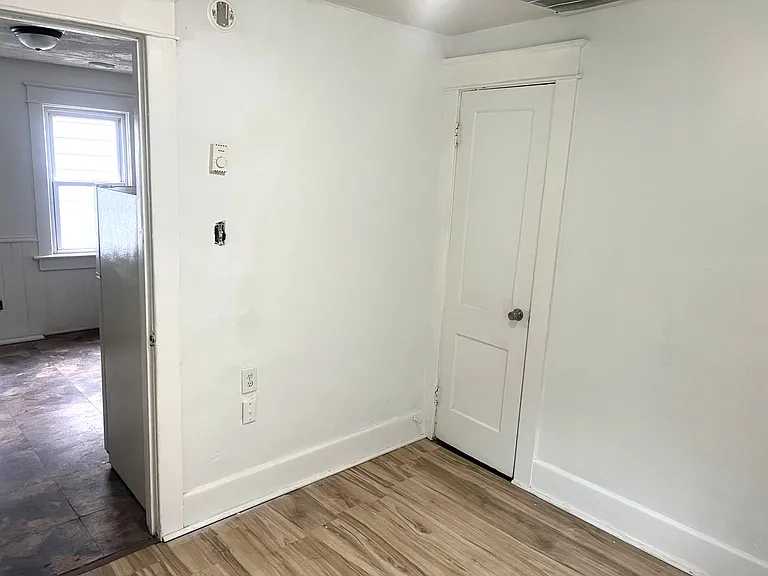 516 E 22nd St #2 — Photo 3
