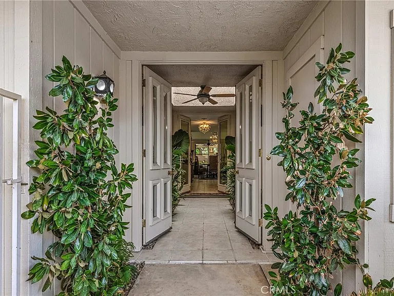 19 Cornell Dr — Photo 2