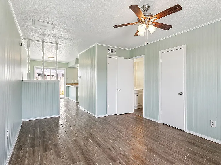 1053 Tallow Tree Ln #10 — Photo 4