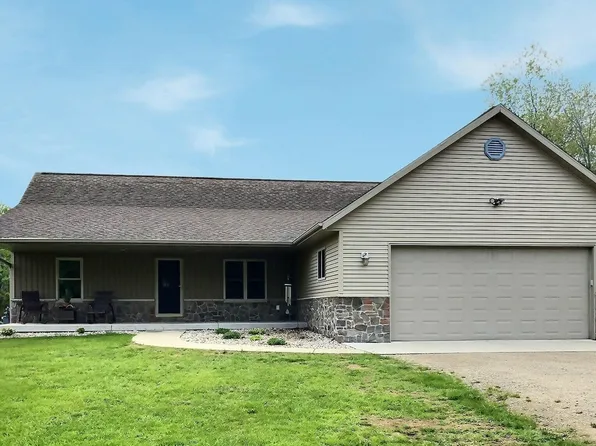 N7126 Ridgeview Ct, Crivitz, WI 54114
