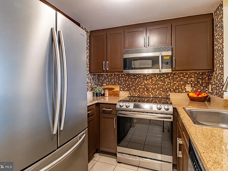 1150 K St NW #1008 — Photo 17