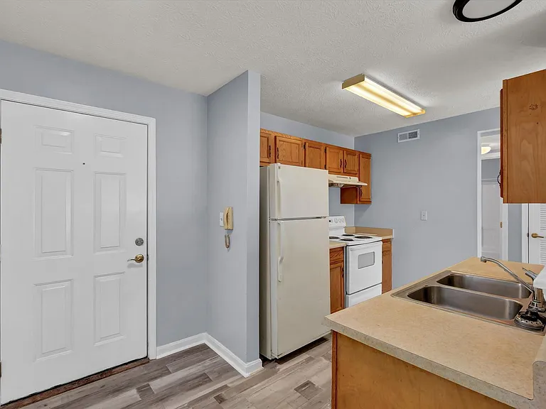 Rowan Place Apartments — Photo 40