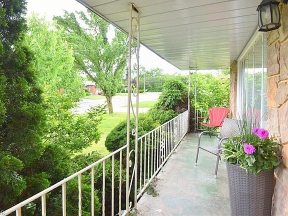 3rd image of 238 Fairridge Rd