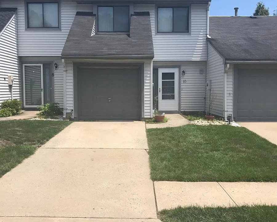 10 Lexington Cir