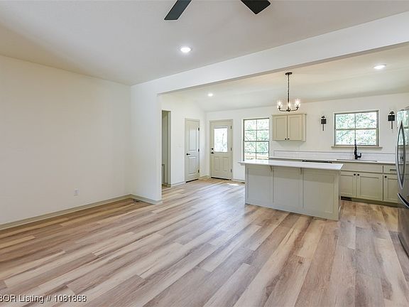 4th image of 1519 N Hills Blvd