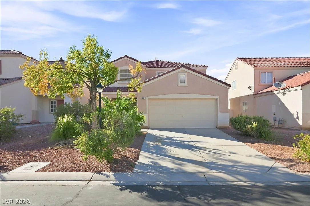 3 bed, 2.5 bath, 1953 sqft, $2,199 — Photo 2