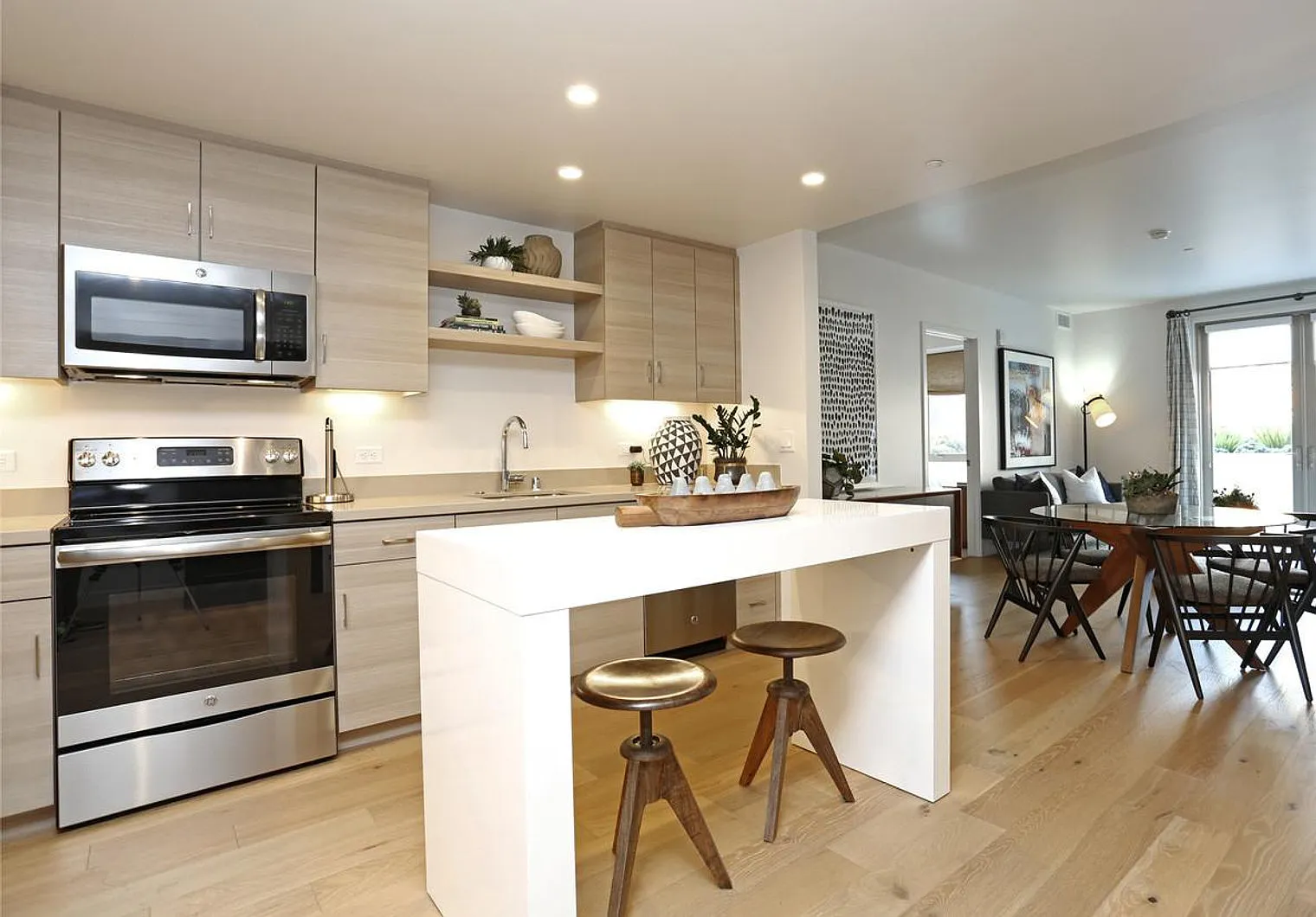 2 bed, 1.0 bath, 1097 sqft, $10,211 — Photo 3