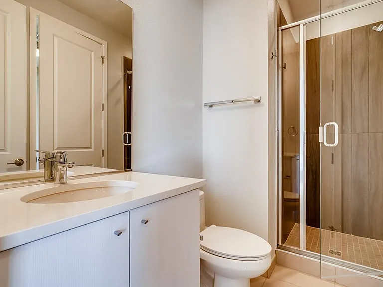 2331 Glenarm Pl — Photo 14