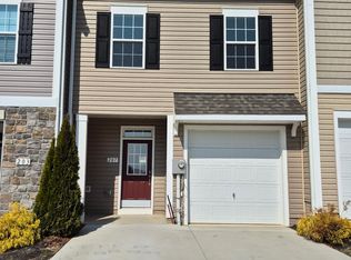 207 Charterhouse St, Falling Waters, WV 25419