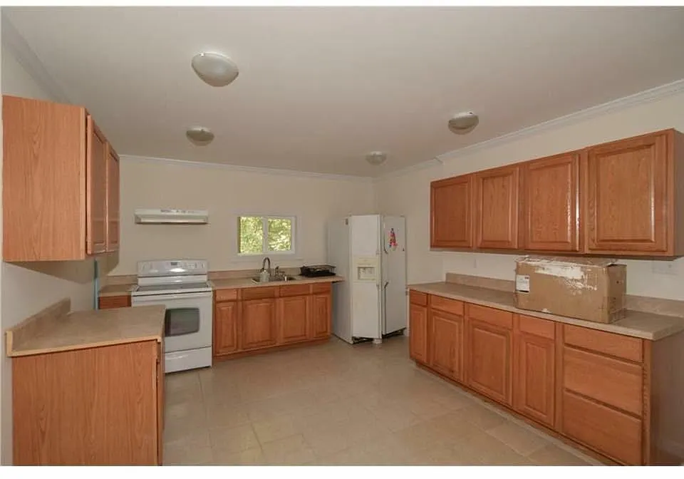 Kitchen - 55 Trestle Point #A