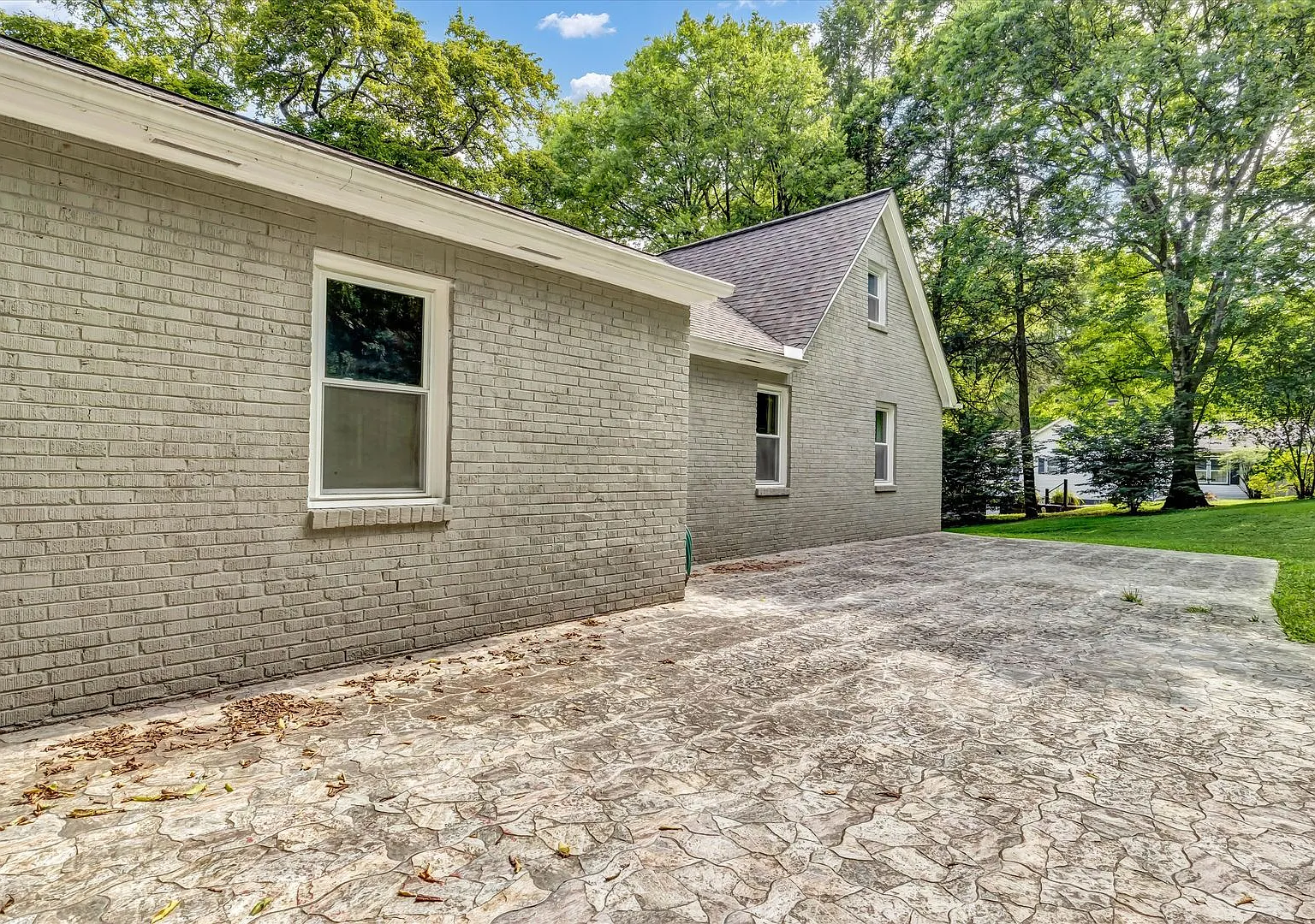 3 bed, 3.0 bath, 3592 sqft, $3,350 — Photo 4