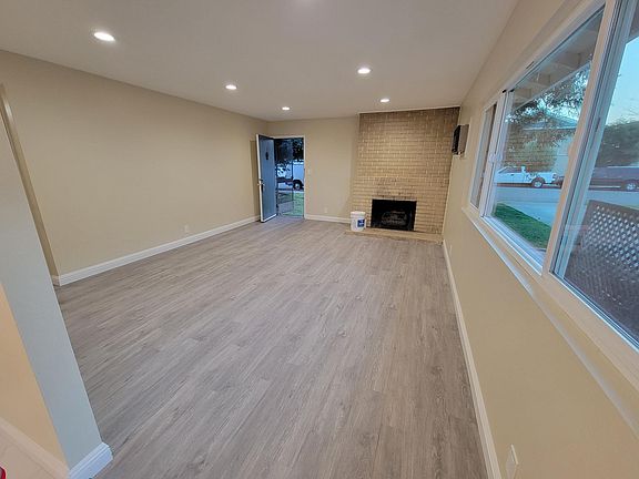 3rd image of 151 Wilton Dr APT 1