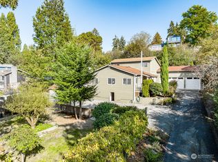 11060 24th Pl SW, Seattle, WA 98146