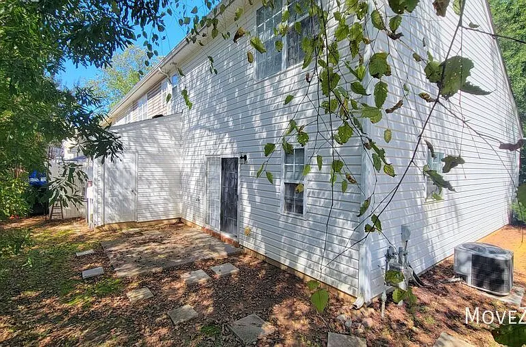 255 Luzelle Dr — Photo 3
